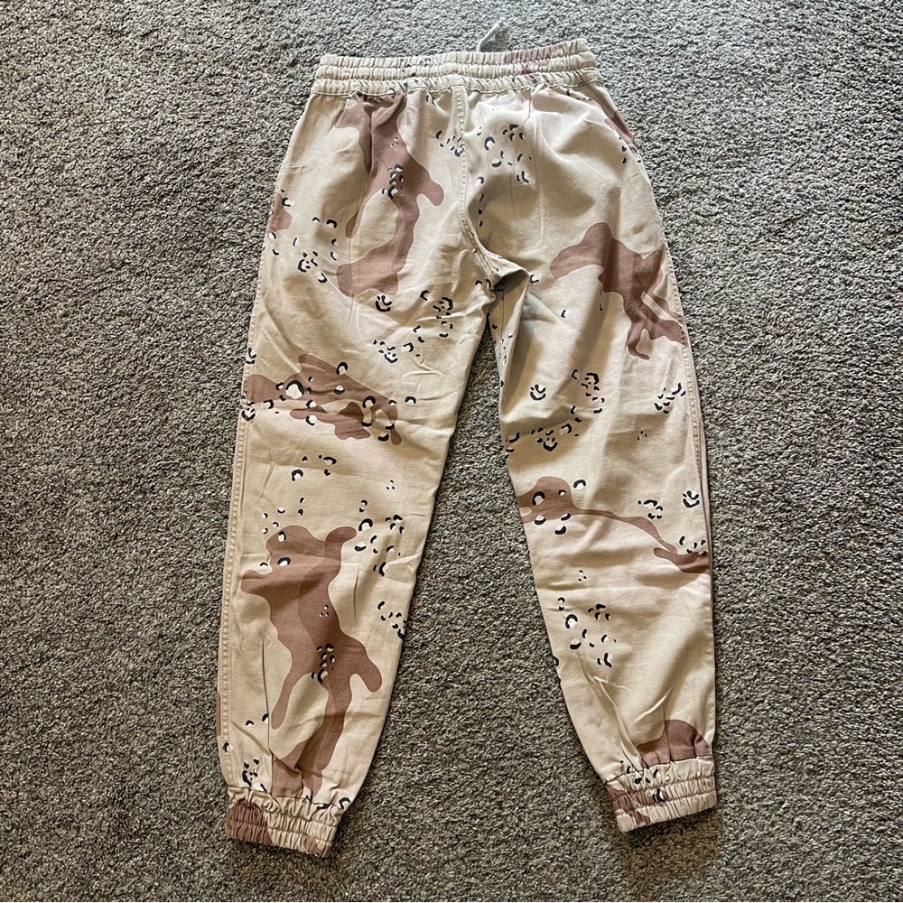 Aritzia TNA Alix brown camouflage print drawstring jogger pants - Picture 4 of 4
